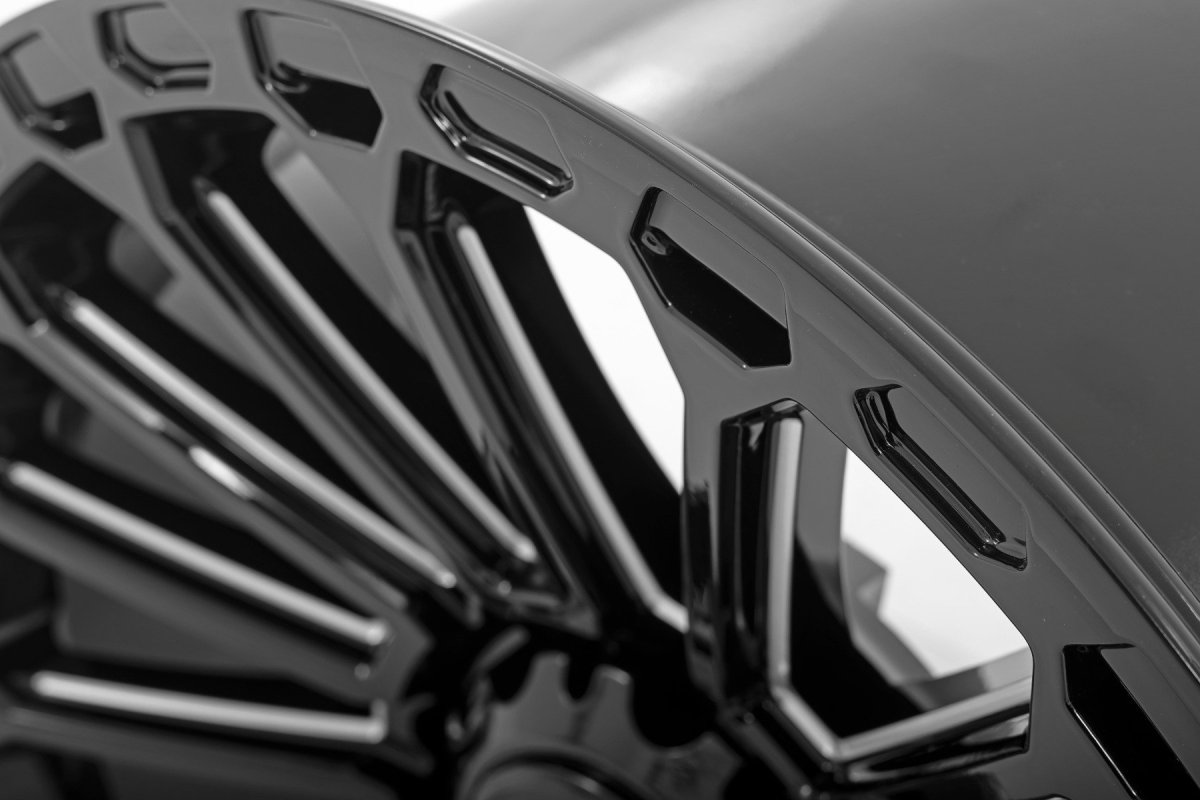 Ford Excursion Wheel - Rough Country - 97 Series, One-Piece, Multi-Spoke, -19mm Offset, 8x170 Bolt Pattern - Gloss Black - '00-'05